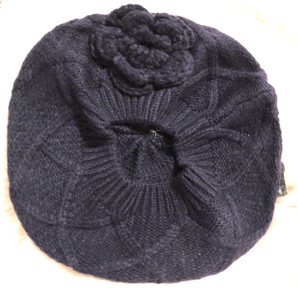 Women’s gray beret